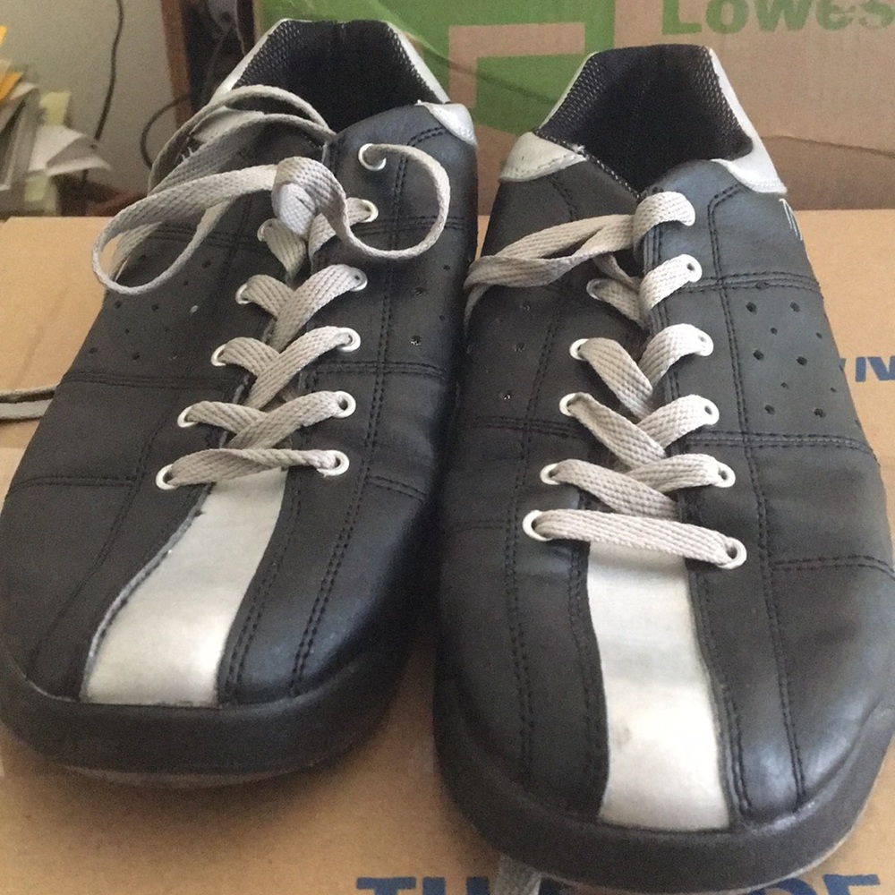 Men’s bowling shoes